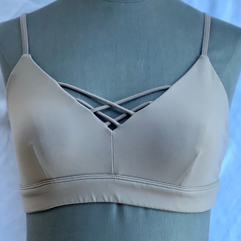 Alo Yoga - Beige Interlace Yoga Sports Bra - Size M - Criss Cross Strappy